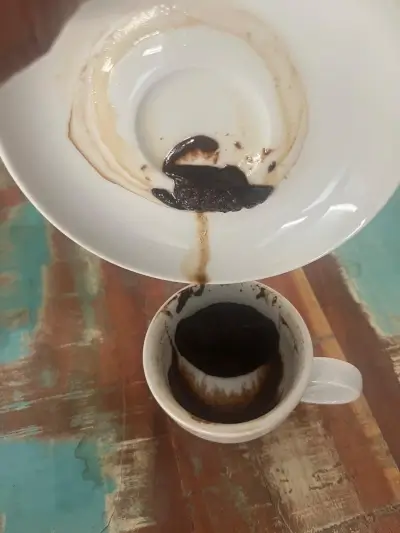 Die Türkische Kaffee Zeremonie tuerkischer-kaffee-kaffesatz-unterteller